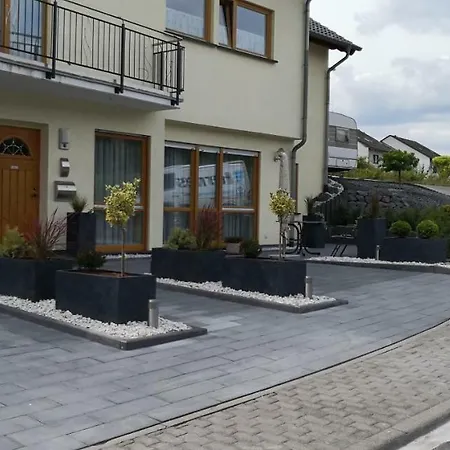 Fewo Rheinwein 1 ausgezeichnet zum wandern und radfahren mit Wallbox